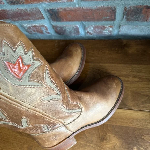 Frye Women's Tan Leather Western Boots - Picture 3 of 8
